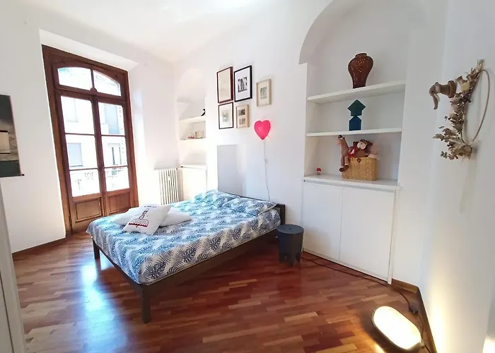 Charming Design Apartment Into Navigli District
